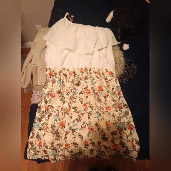 A yellow spring/summer dress - Picture 4 of 10